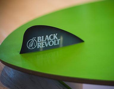 black revolt dagger fin